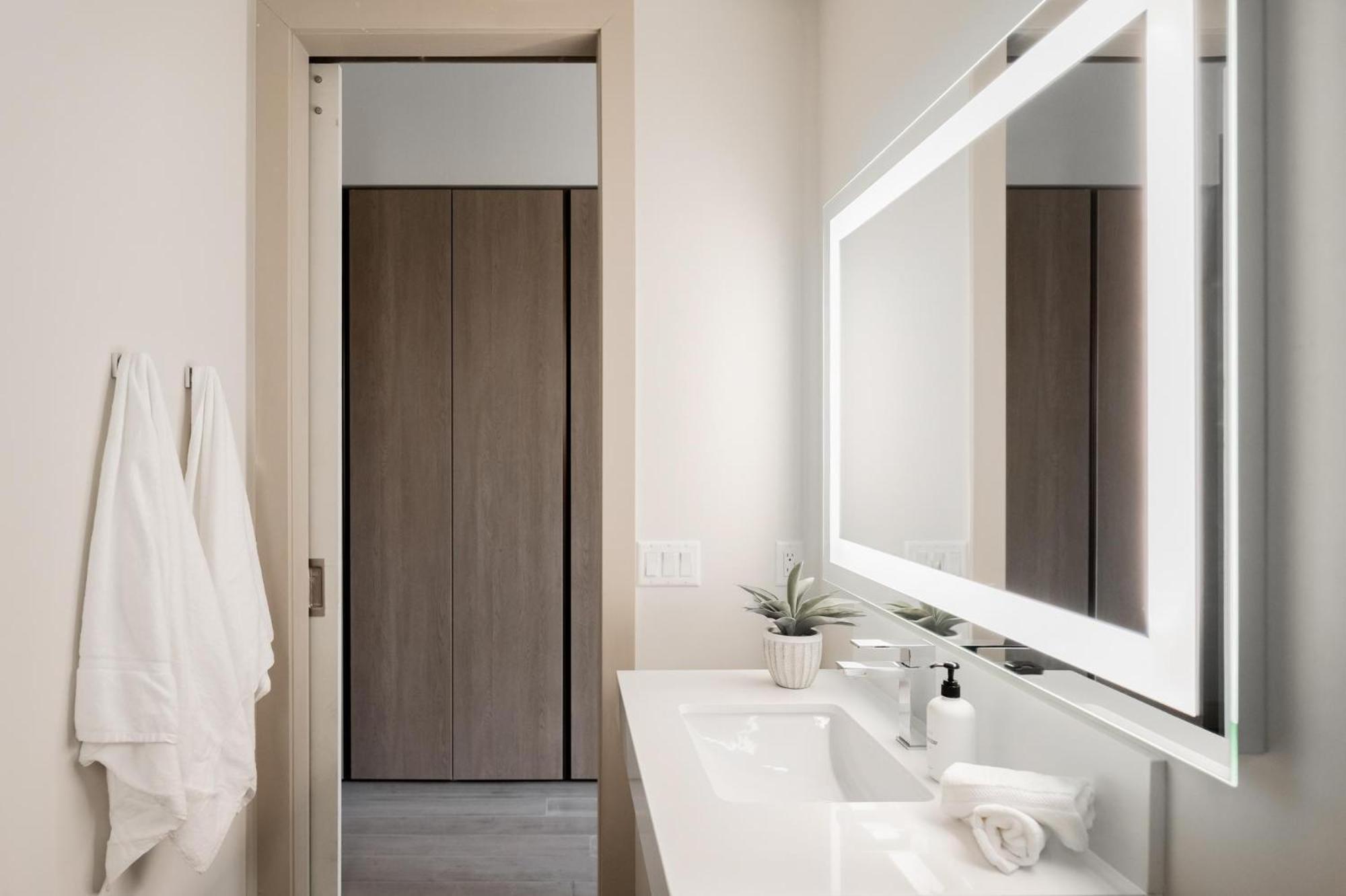 Brand New Condo - Walk To Empower Stadium - Tesoro Denver Ngoại thất bức ảnh
